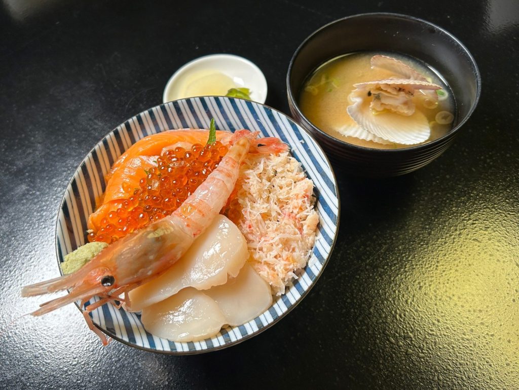 贅沢な5種盛り「海鮮丼」